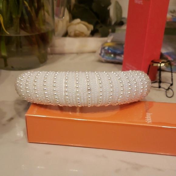 Elegant Pearl Headbands | Sirens Collection | Wedding & Special Occasion - Picture 14 of 15